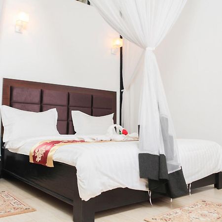 Hotel Kangaroo บุจัมบุรา ภายนอก รูปภาพ