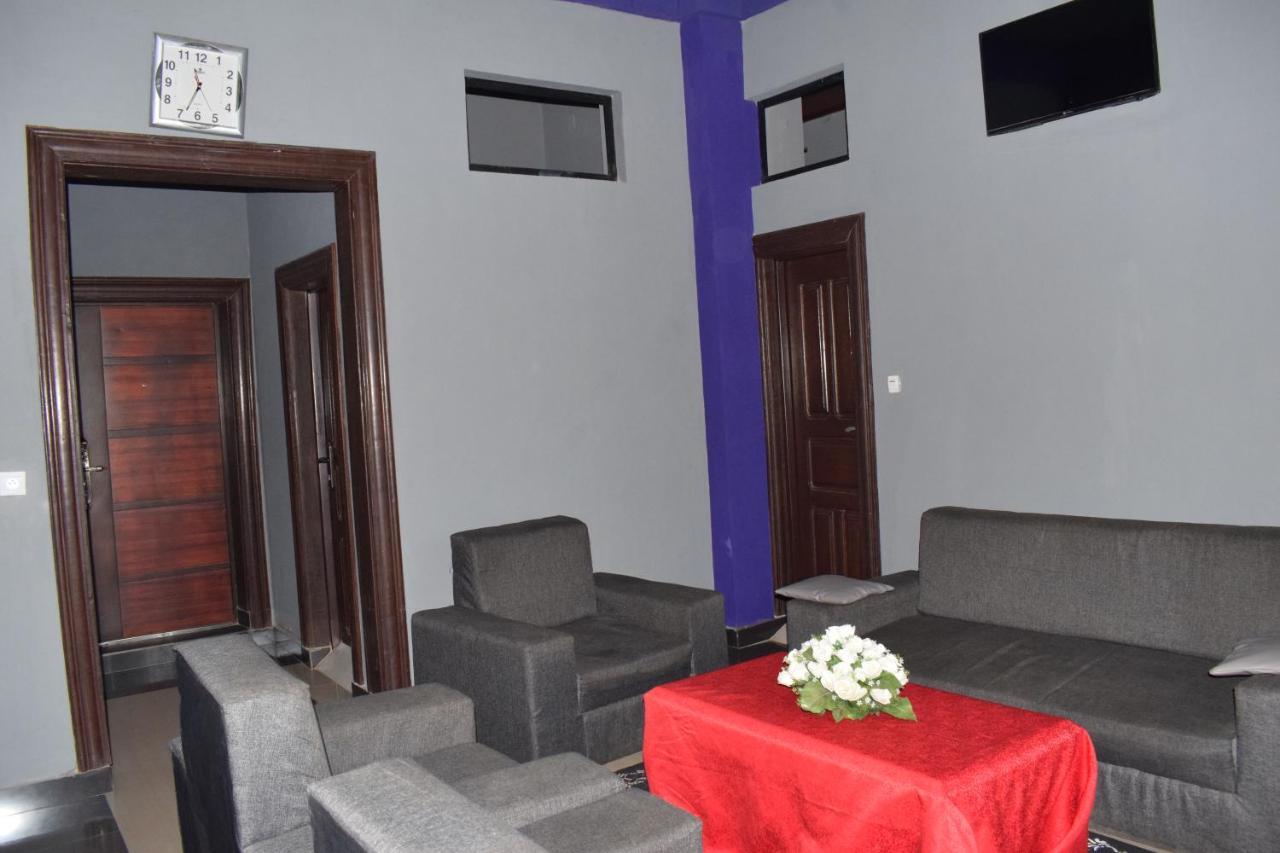 Hotel Kangaroo บุจัมบุรา ภายนอก รูปภาพ