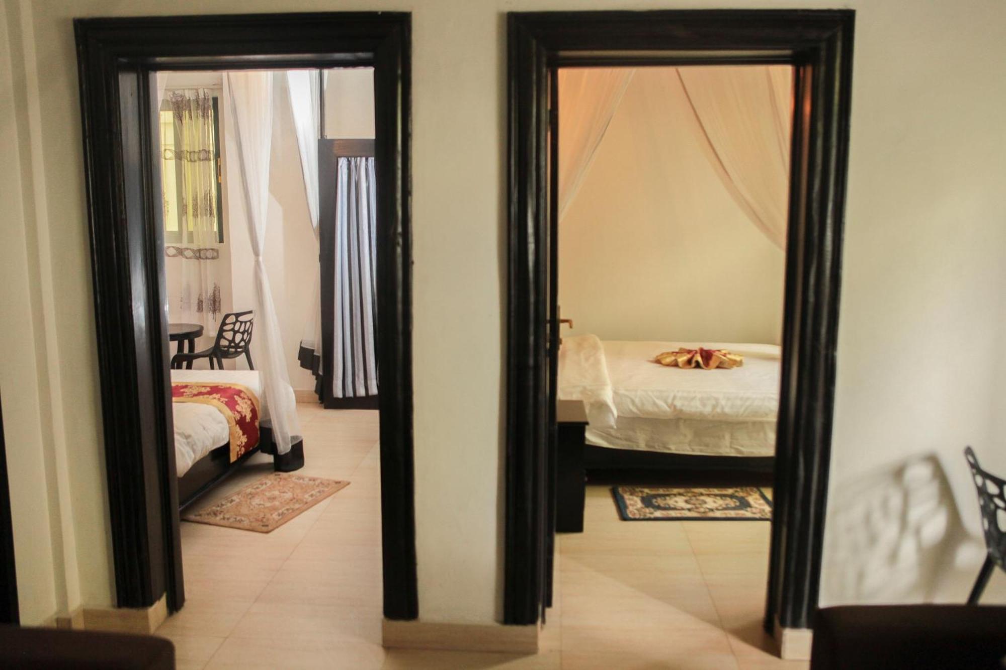 Hotel Kangaroo บุจัมบุรา ภายนอก รูปภาพ