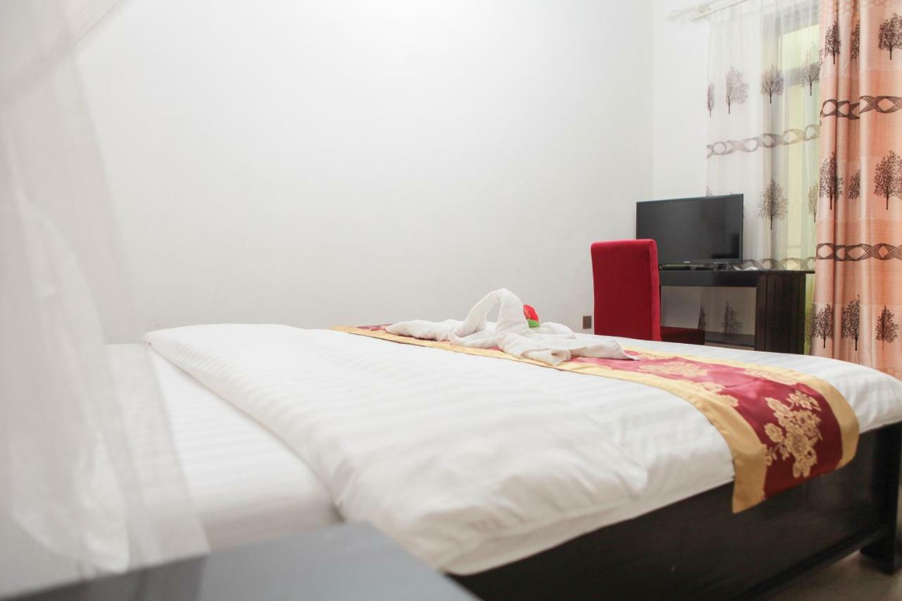 Hotel Kangaroo บุจัมบุรา ภายนอก รูปภาพ