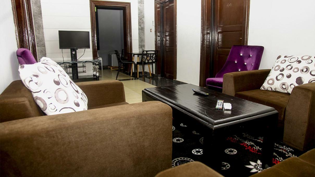 Hotel Kangaroo บุจัมบุรา ภายนอก รูปภาพ