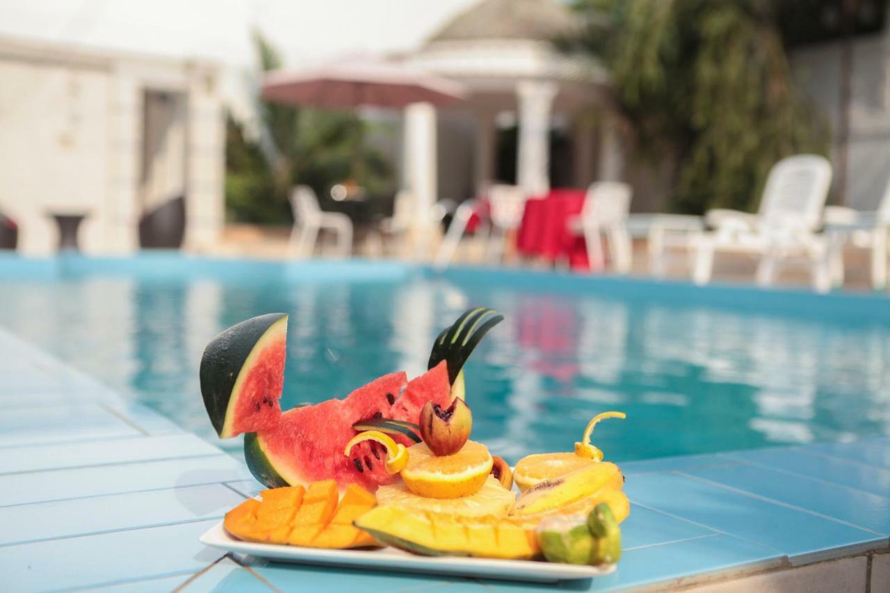 Hotel Kangaroo บุจัมบุรา ภายนอก รูปภาพ