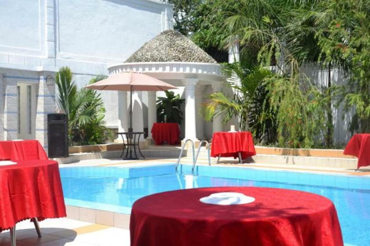 Hotel Kangaroo บุจัมบุรา ภายนอก รูปภาพ