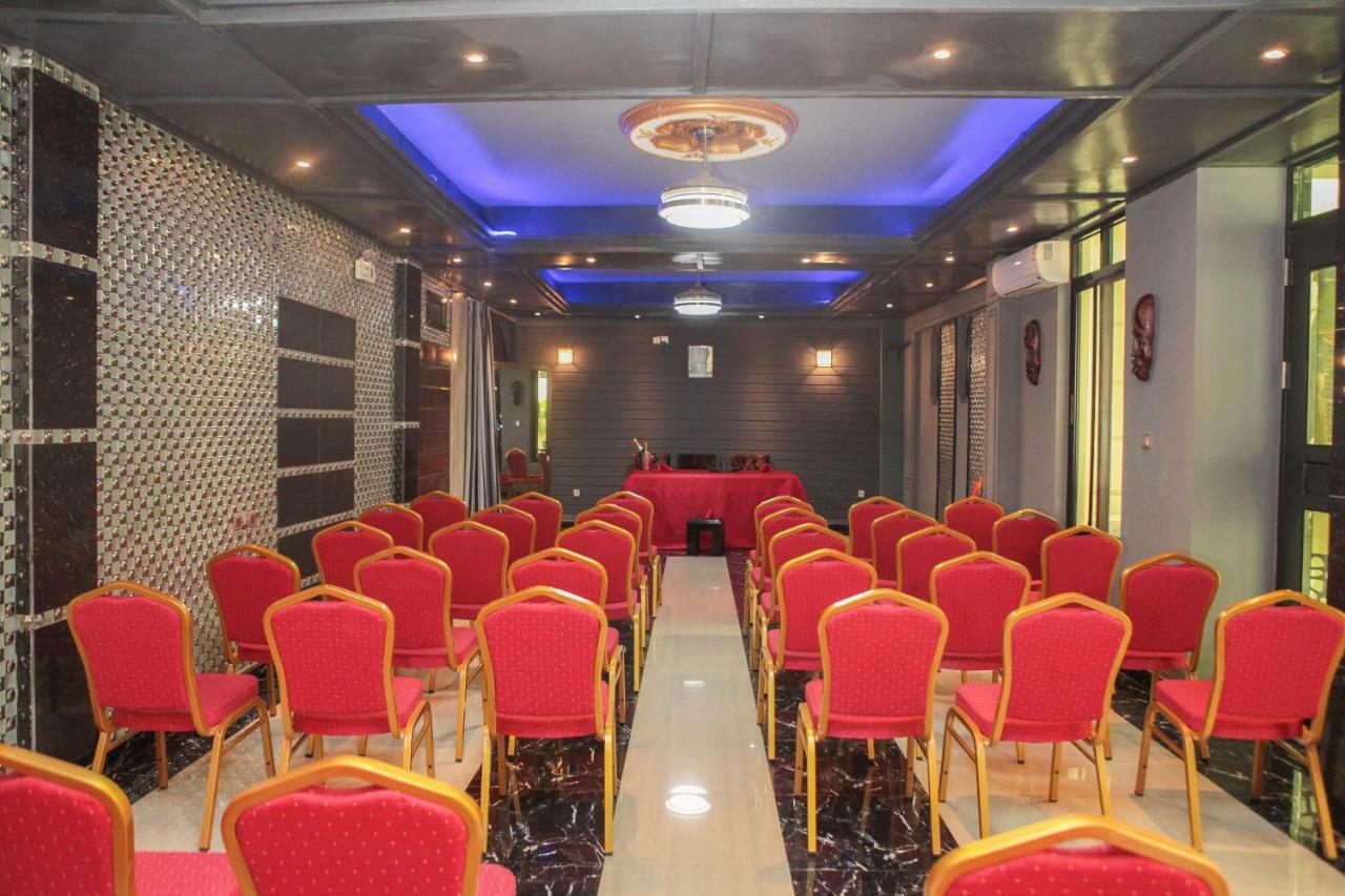 Hotel Kangaroo บุจัมบุรา ภายนอก รูปภาพ