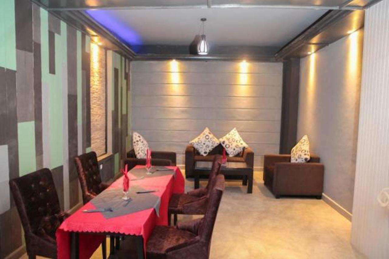 Hotel Kangaroo บุจัมบุรา ภายนอก รูปภาพ