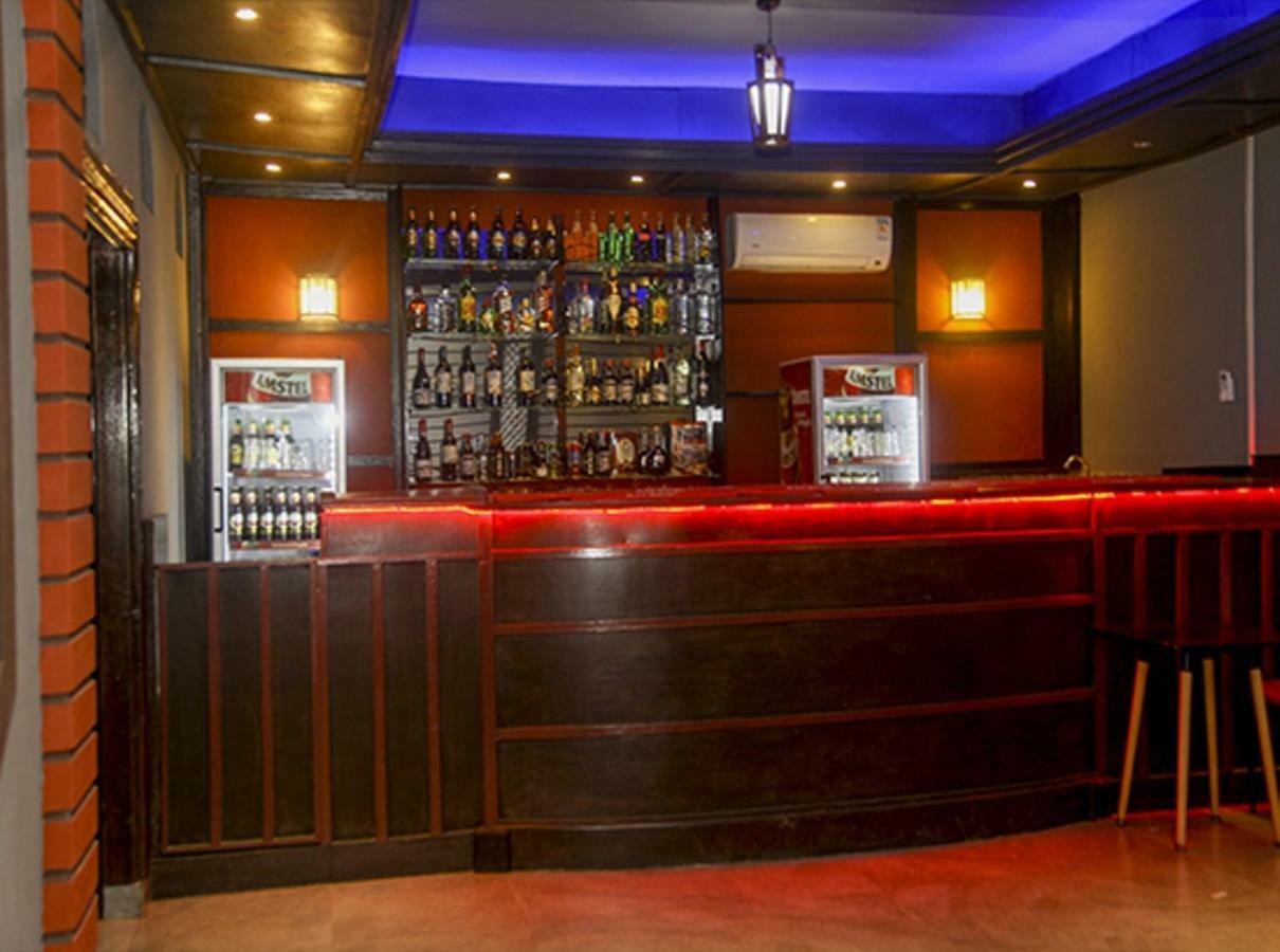 Hotel Kangaroo บุจัมบุรา ภายนอก รูปภาพ