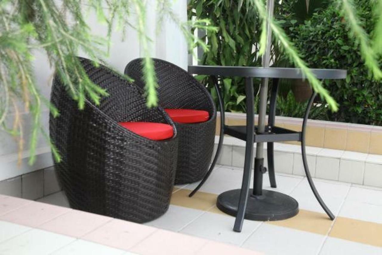 Hotel Kangaroo บุจัมบุรา ภายนอก รูปภาพ