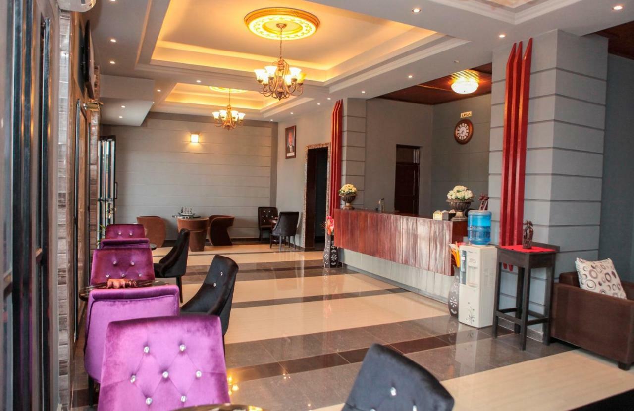 Hotel Kangaroo บุจัมบุรา ภายนอก รูปภาพ